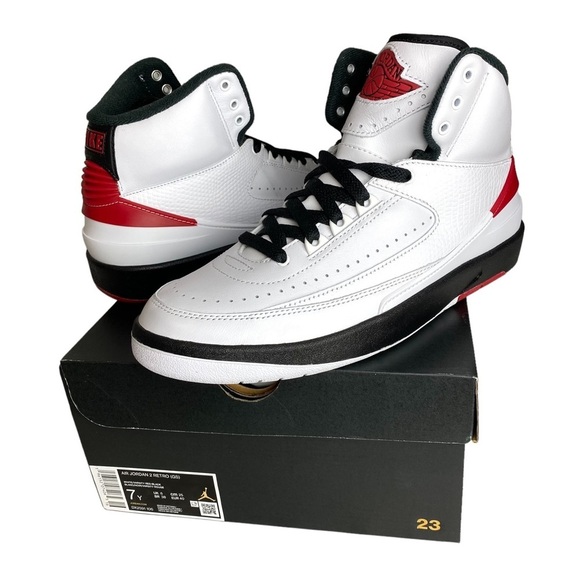 Nike Air Jordan 2 Kids Retro OG Chicago White Red Black‎ GS Size 7Y New with Box - Picture 1 of 12